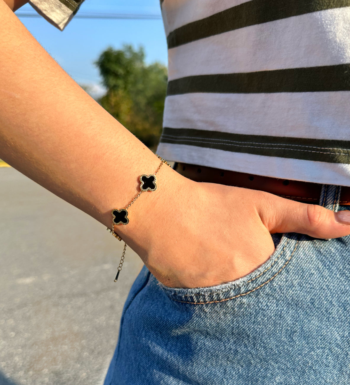 Pulsera flores negras